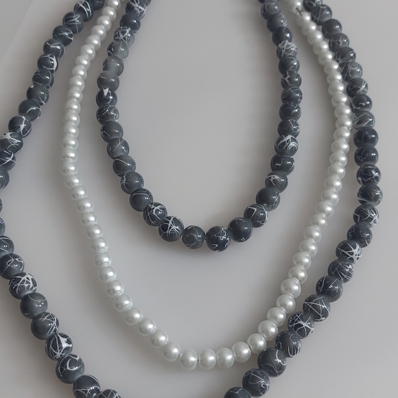 Three layers pearls necklace - Picture 3 of 9